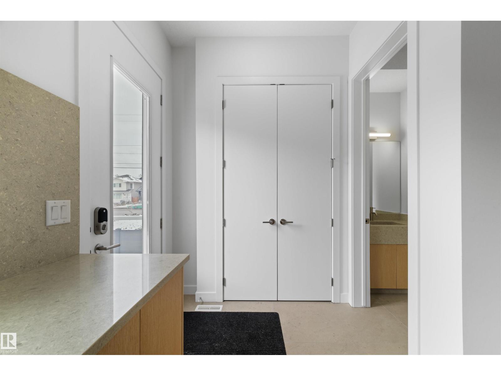 14037 104 AV NW, Edmonton