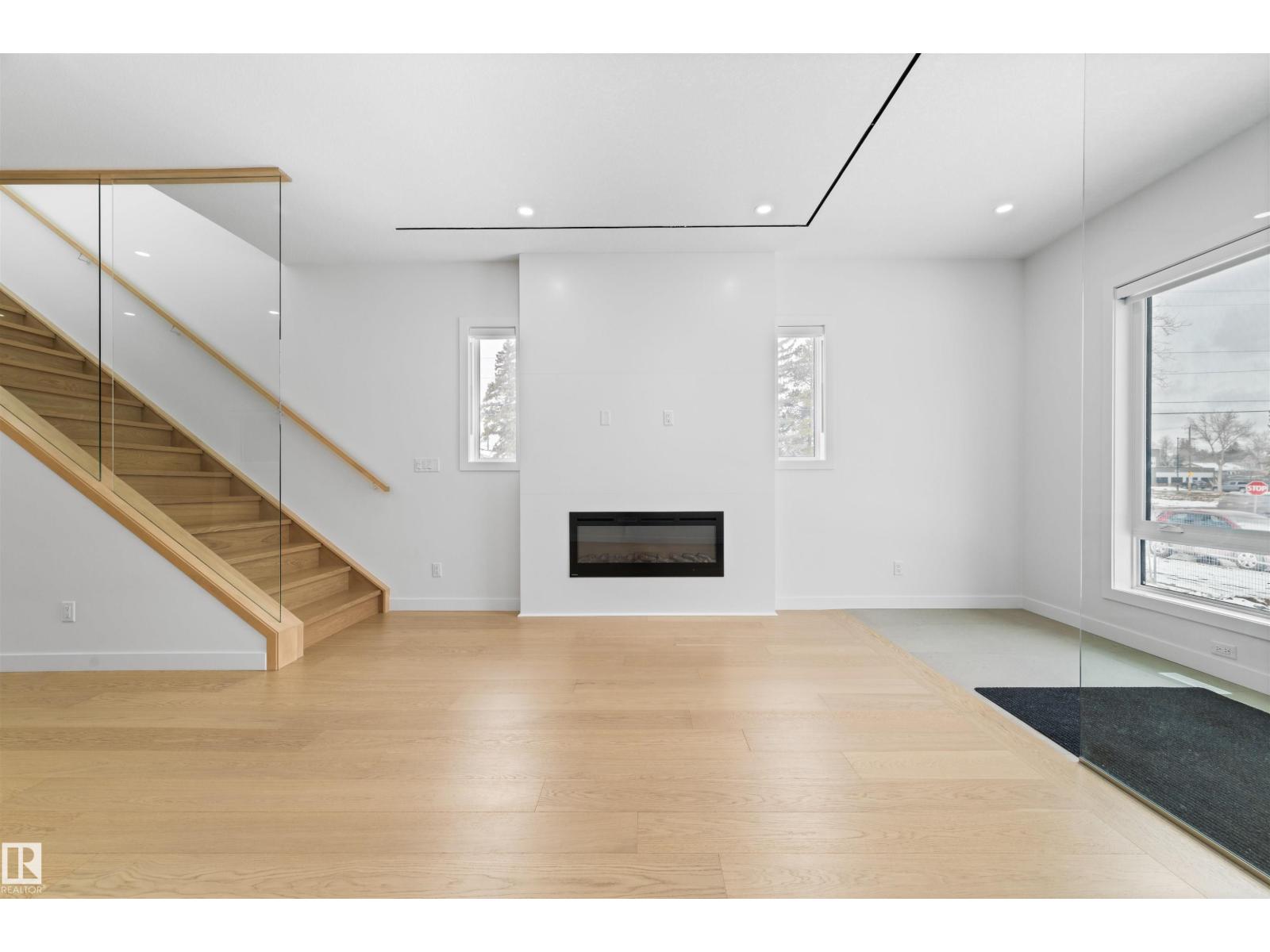 14037 104 AV NW, Edmonton