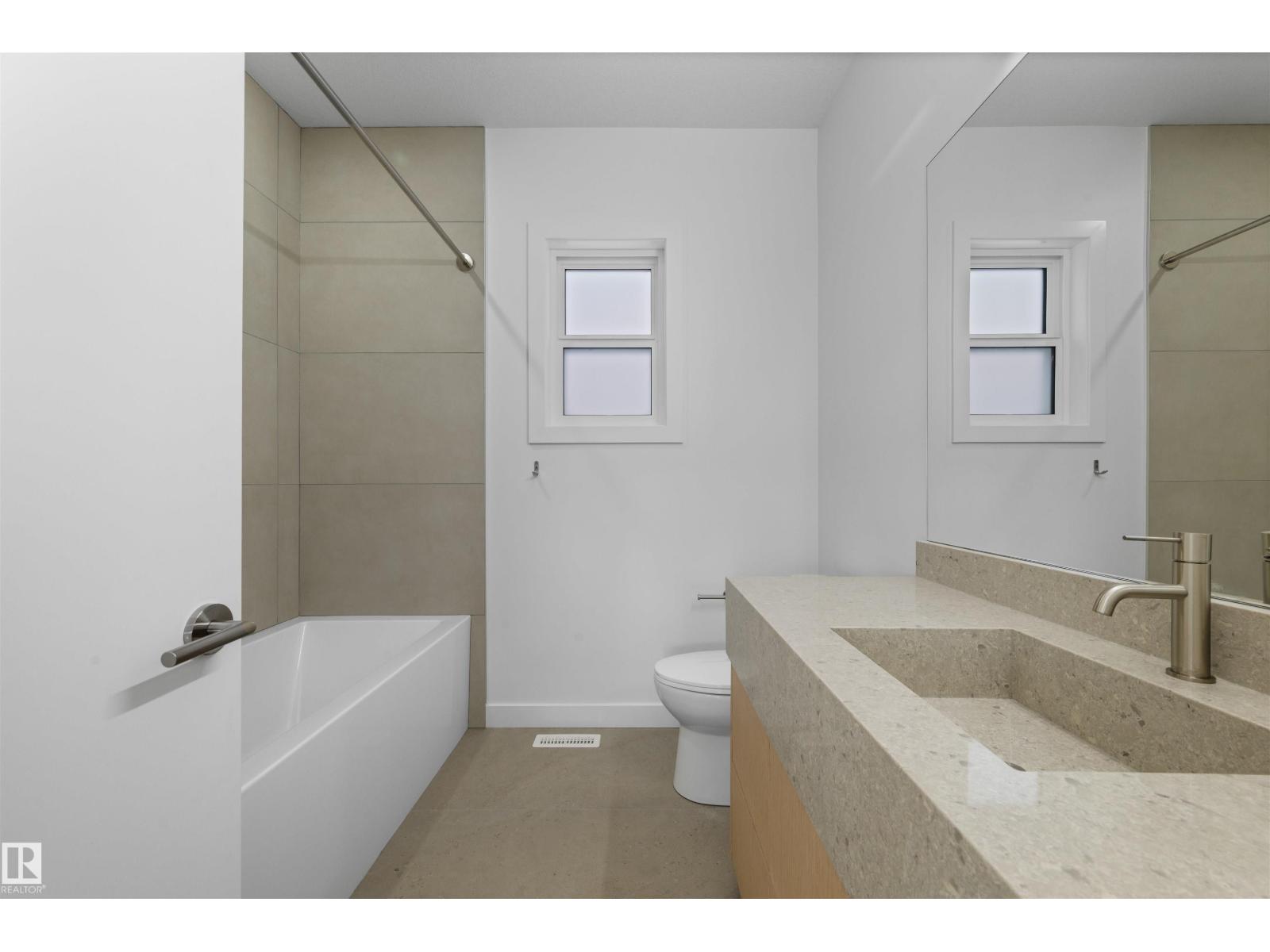 14037 104 AV NW, Edmonton