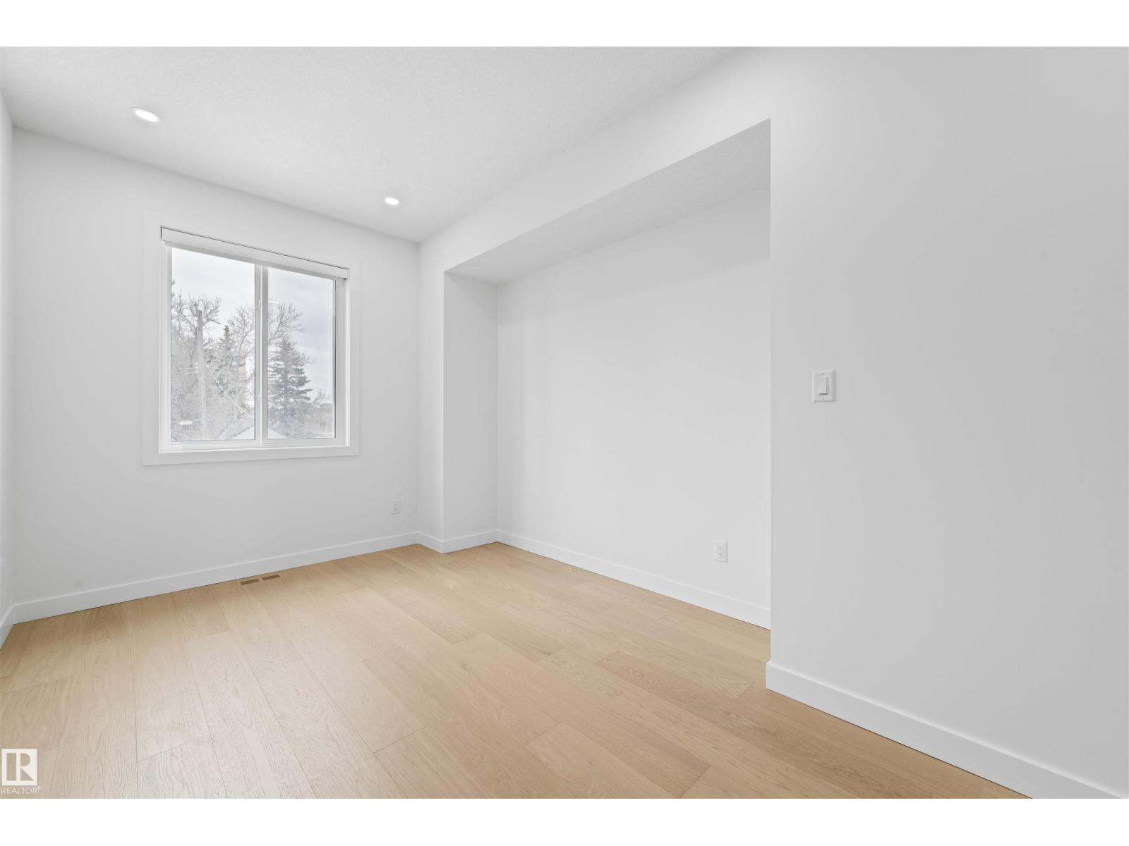 14037 104 AV NW, Edmonton