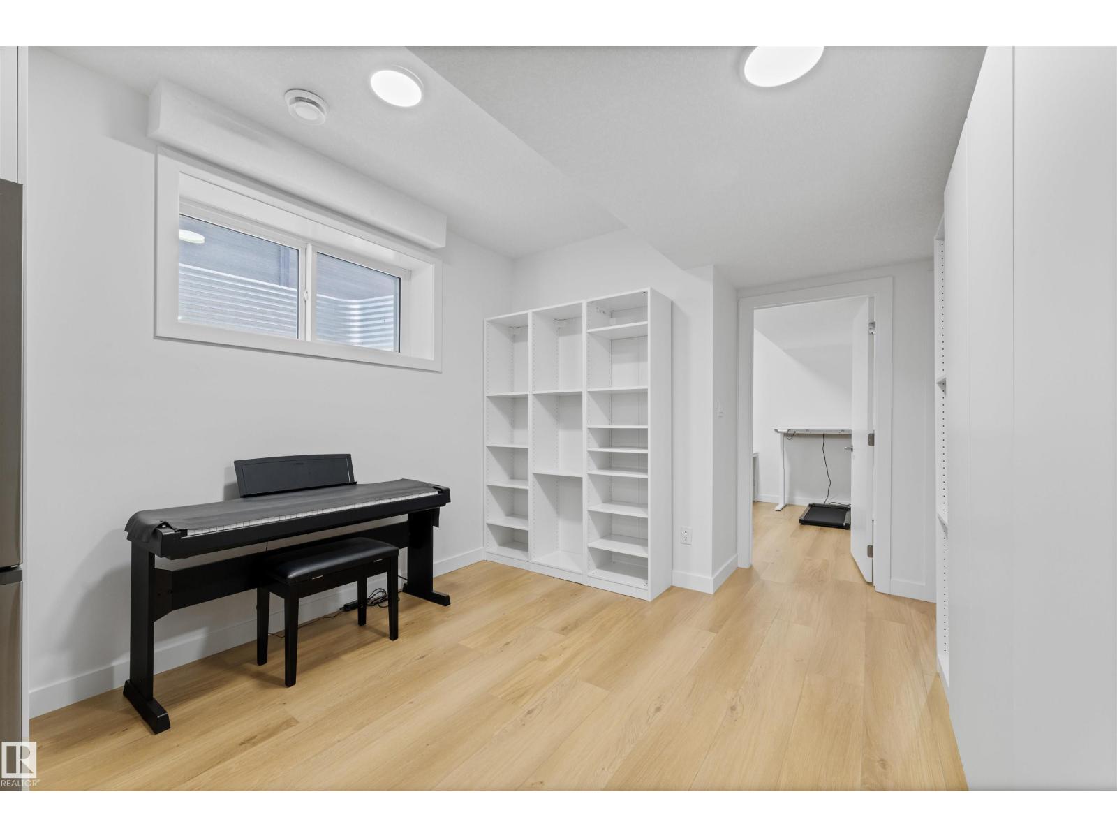 14037 104 AV NW, Edmonton