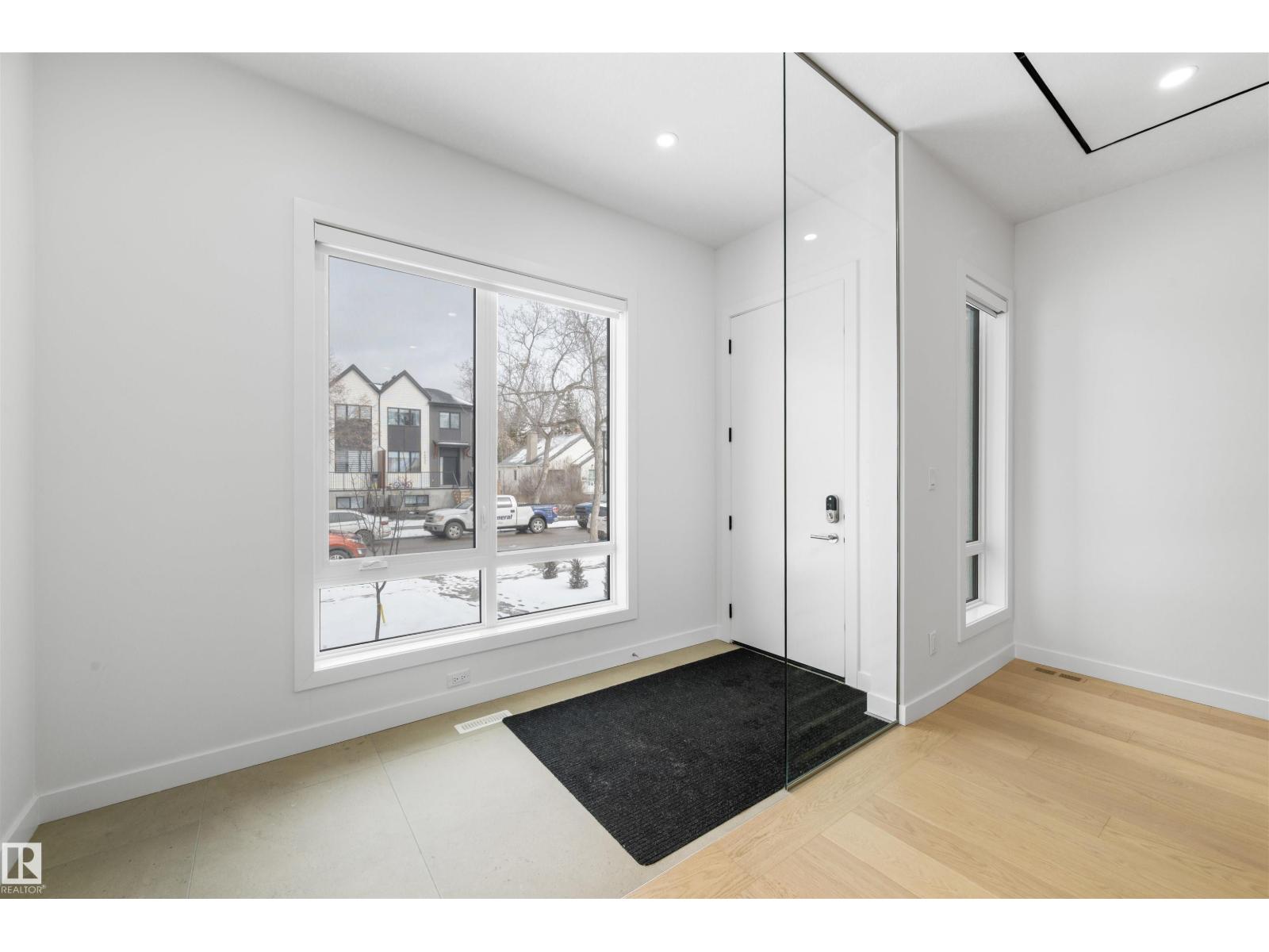 14037 104 AV NW, Edmonton