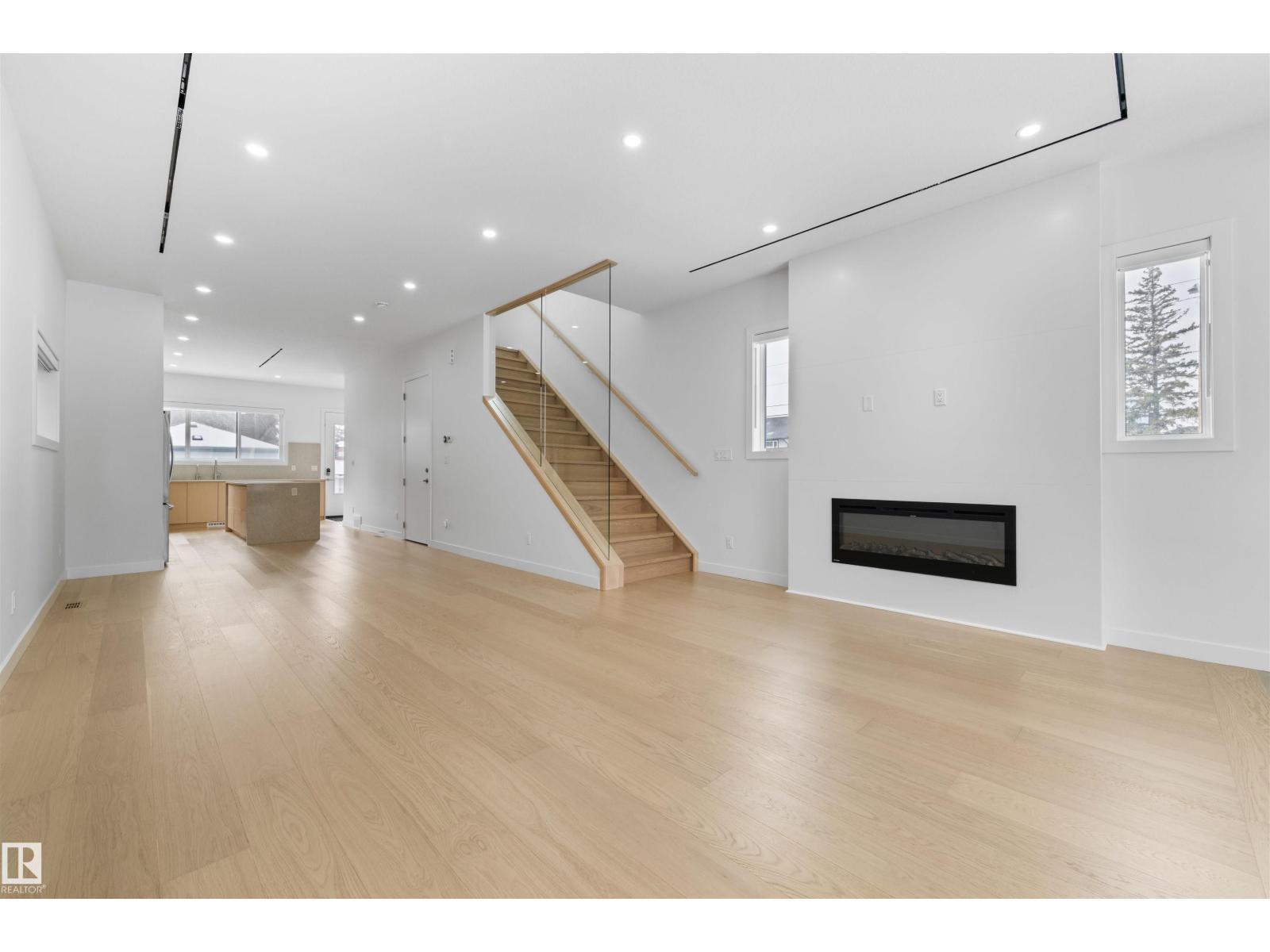 14037 104 AV NW, Edmonton