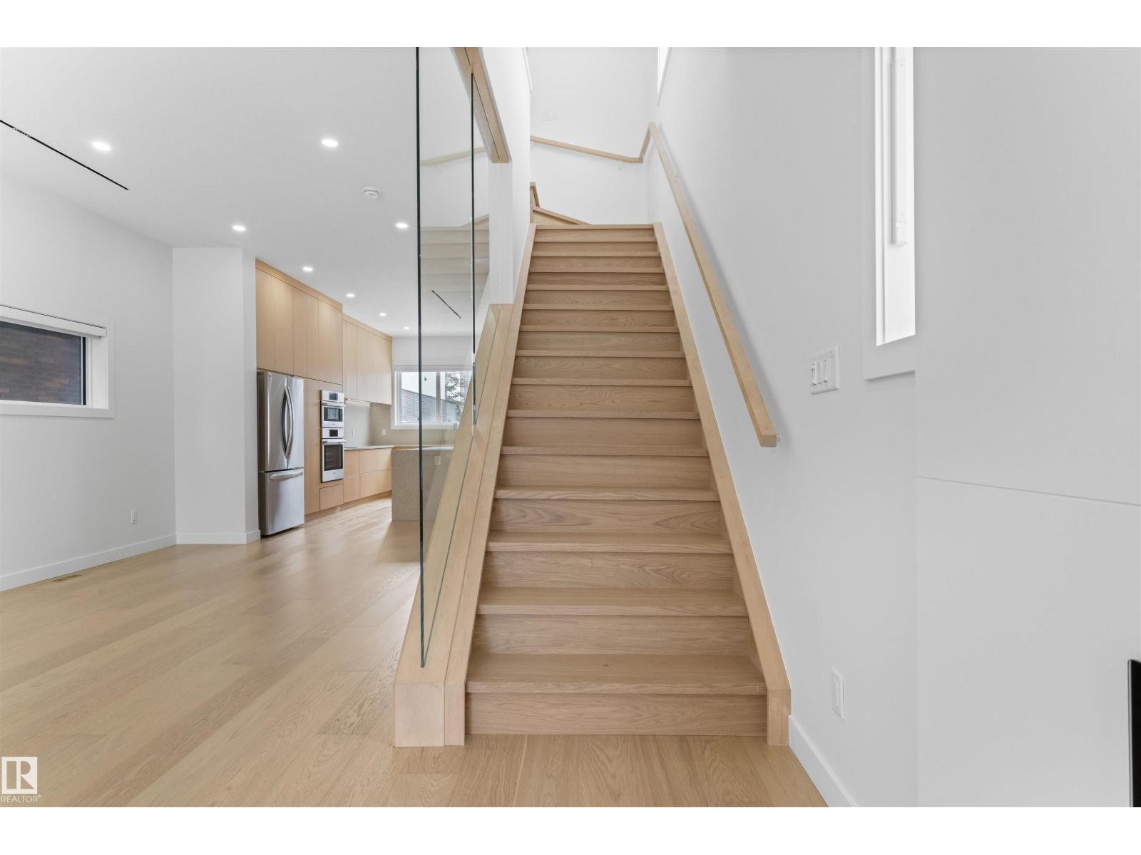 14037 104 AV NW, Edmonton