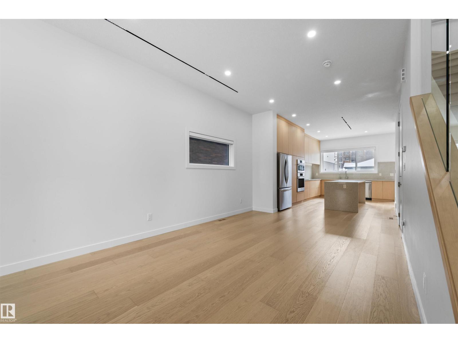 14037 104 AV NW, Edmonton