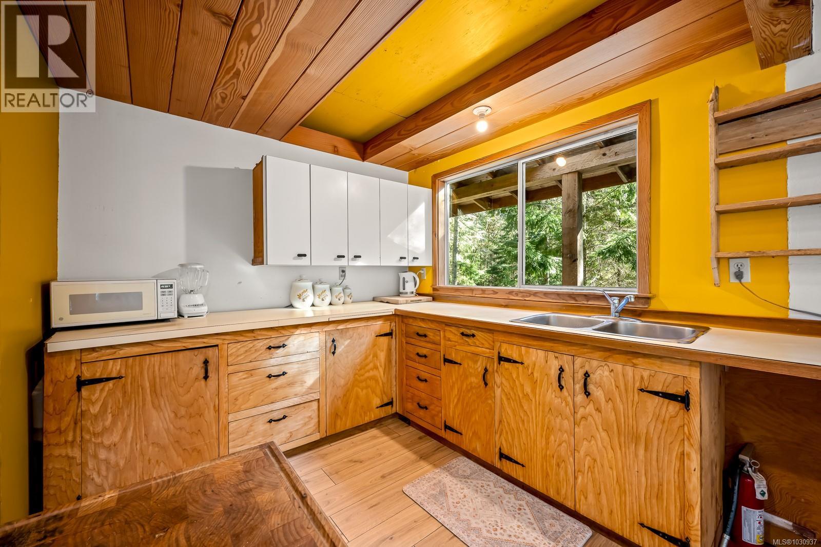 421 Whaletown Rd - 10