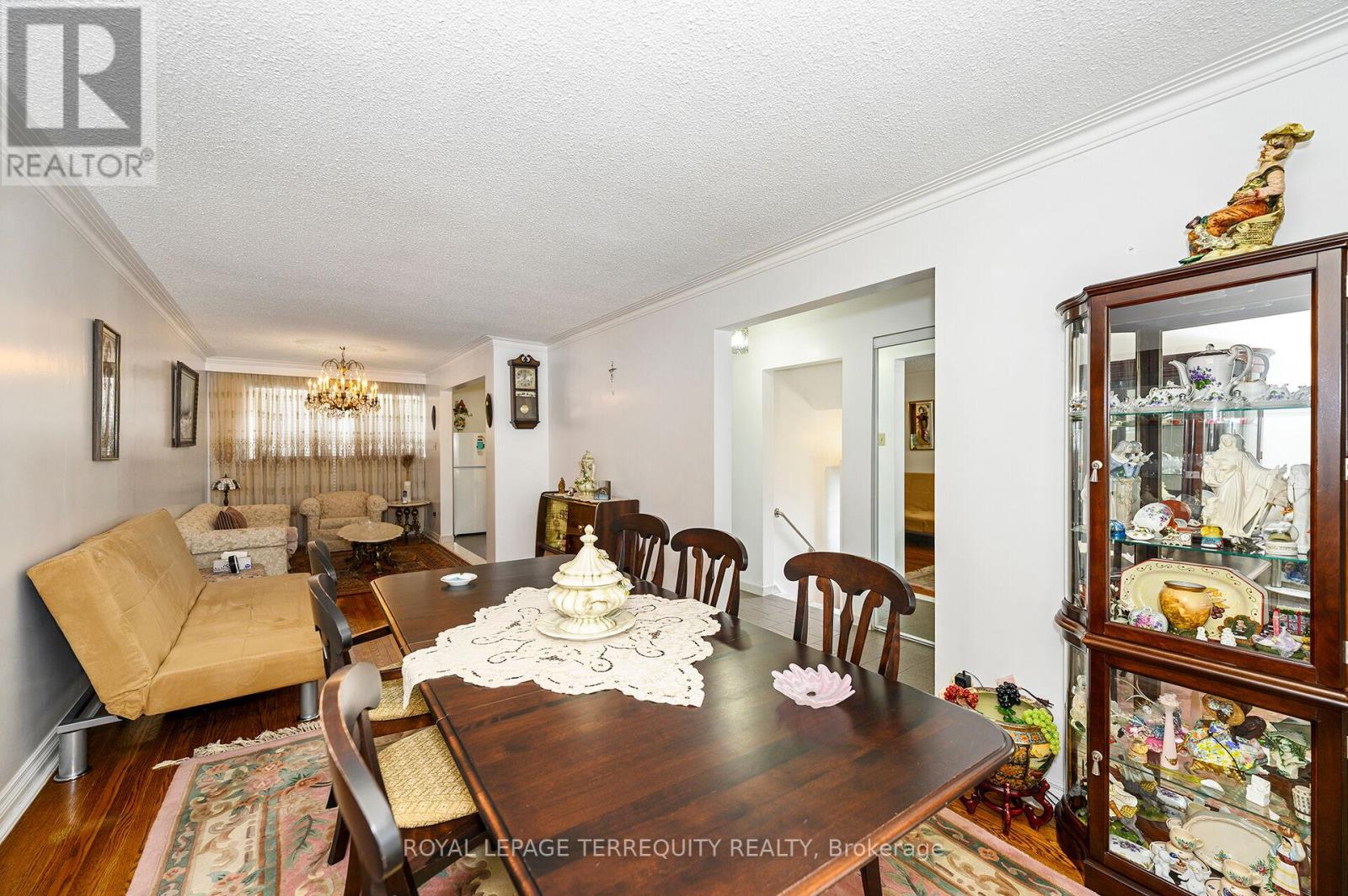 8 SONNET COURT - 3