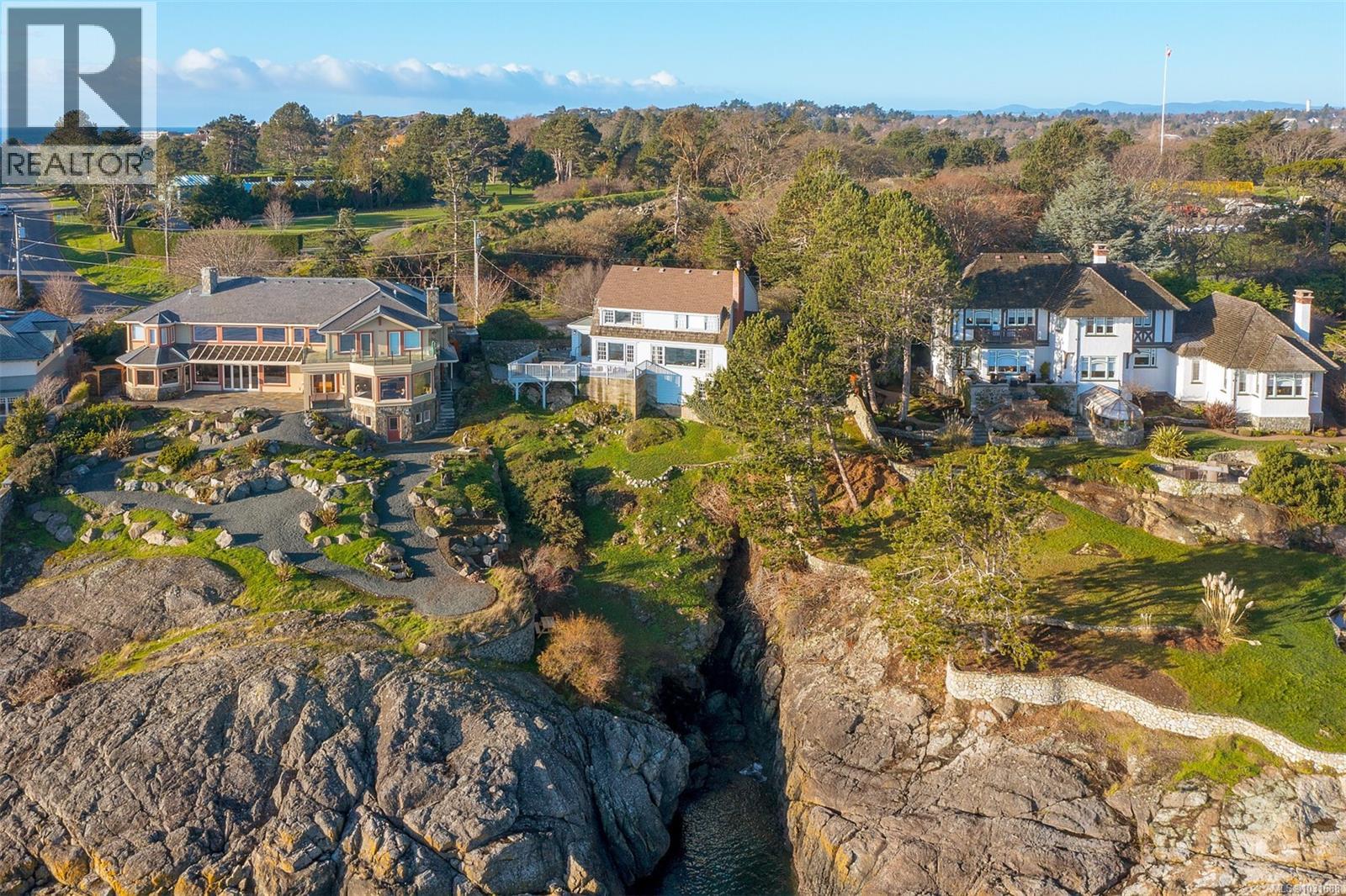  987 Beach Drive, Oak Bay