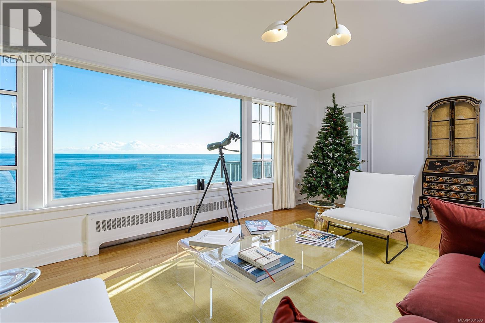  987 Beach Drive, Oak Bay