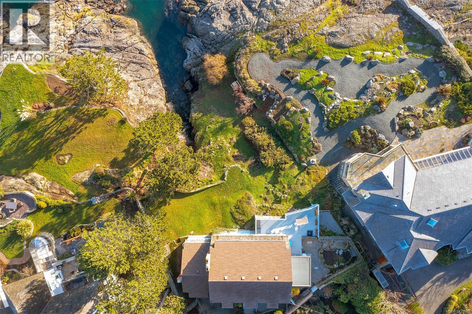  987 Beach Drive, Oak Bay