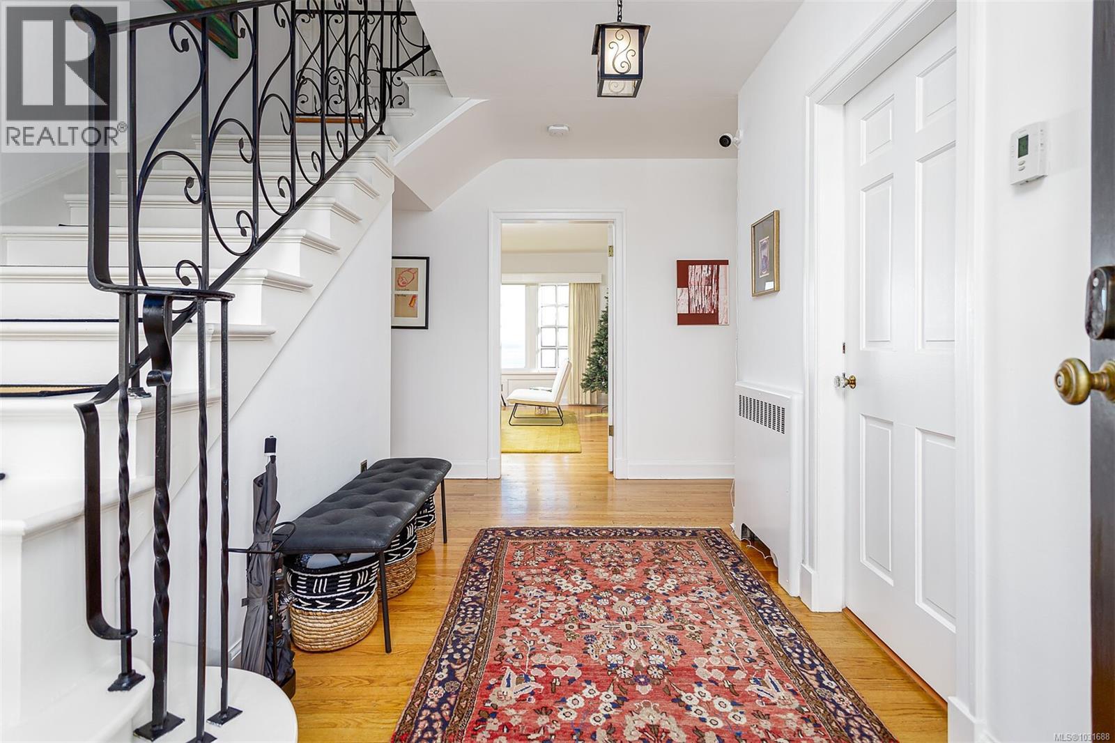  987 Beach Drive, Oak Bay