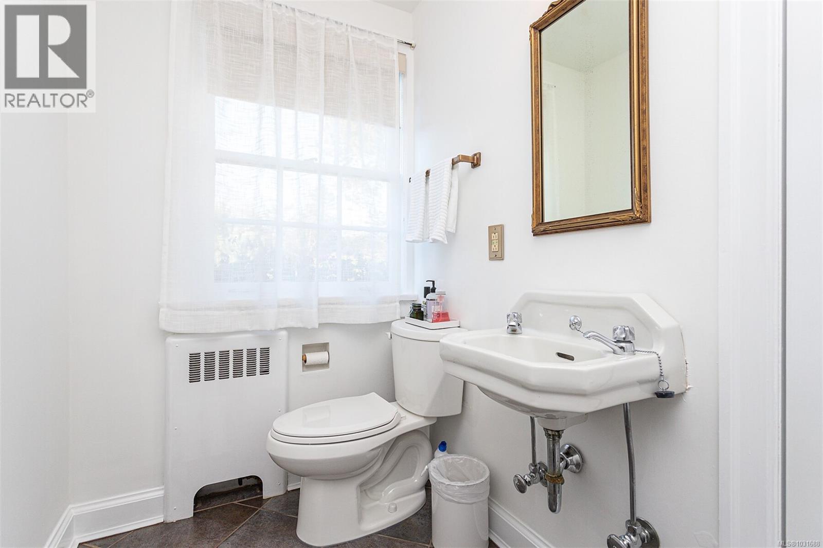  987 Beach Drive, Oak Bay