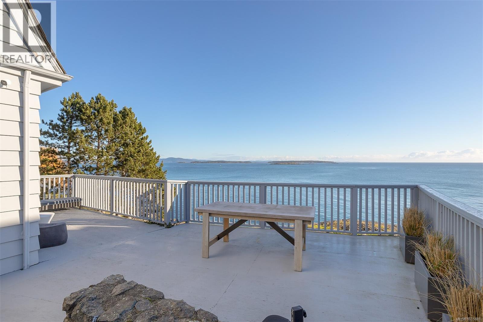  987 Beach Drive, Oak Bay