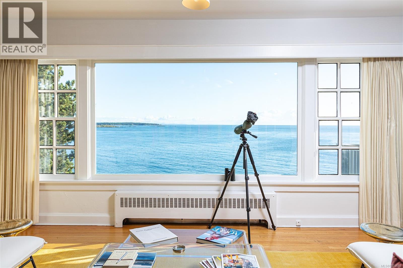  987 Beach Drive, Oak Bay