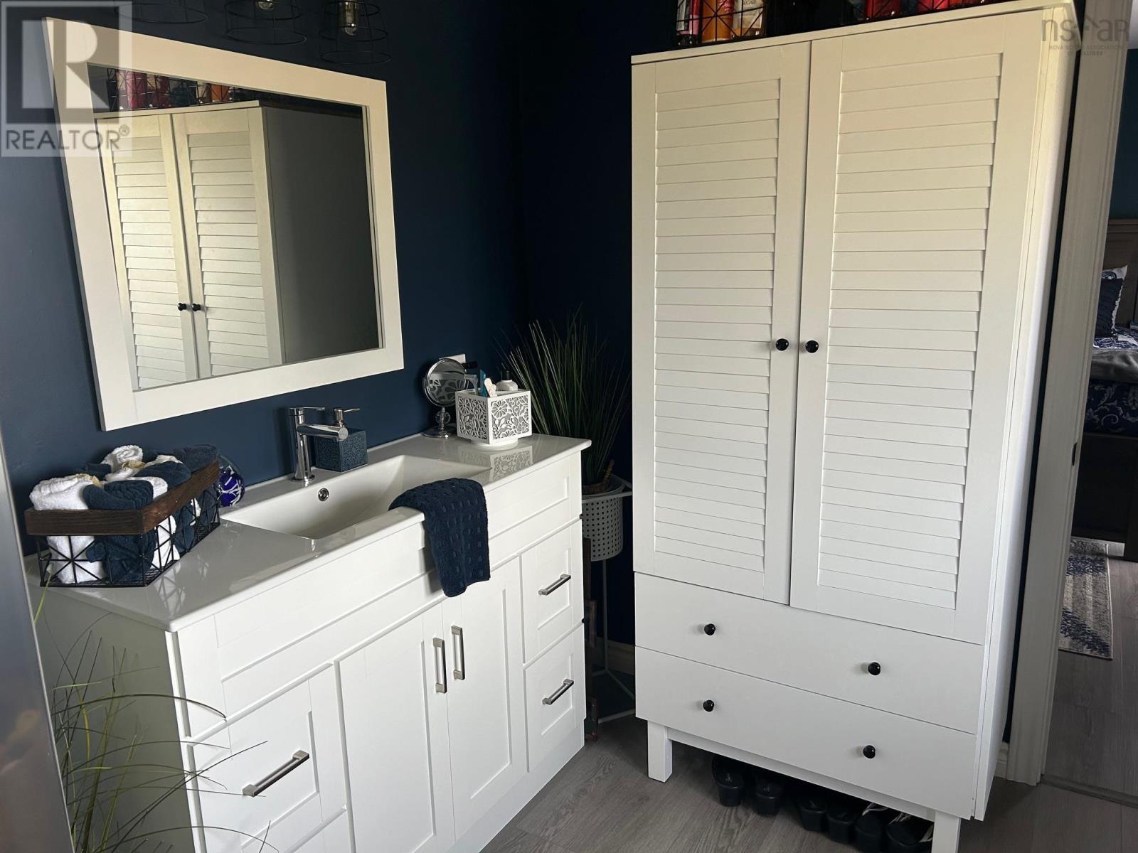 Property 33 of 42 of 78 Fort Point Road