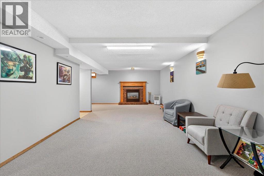 
          137 Woodbrook Road Southwest
            <br/>
            <span>Calgary</span>
            , 
            <span>AB</span>
             <span>T2W6C6</span>
         - Photo 40