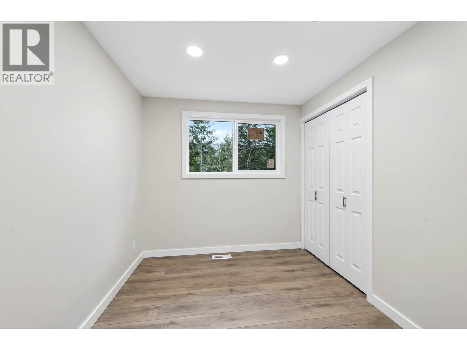 1297 THOMPSON DRIVE - 12