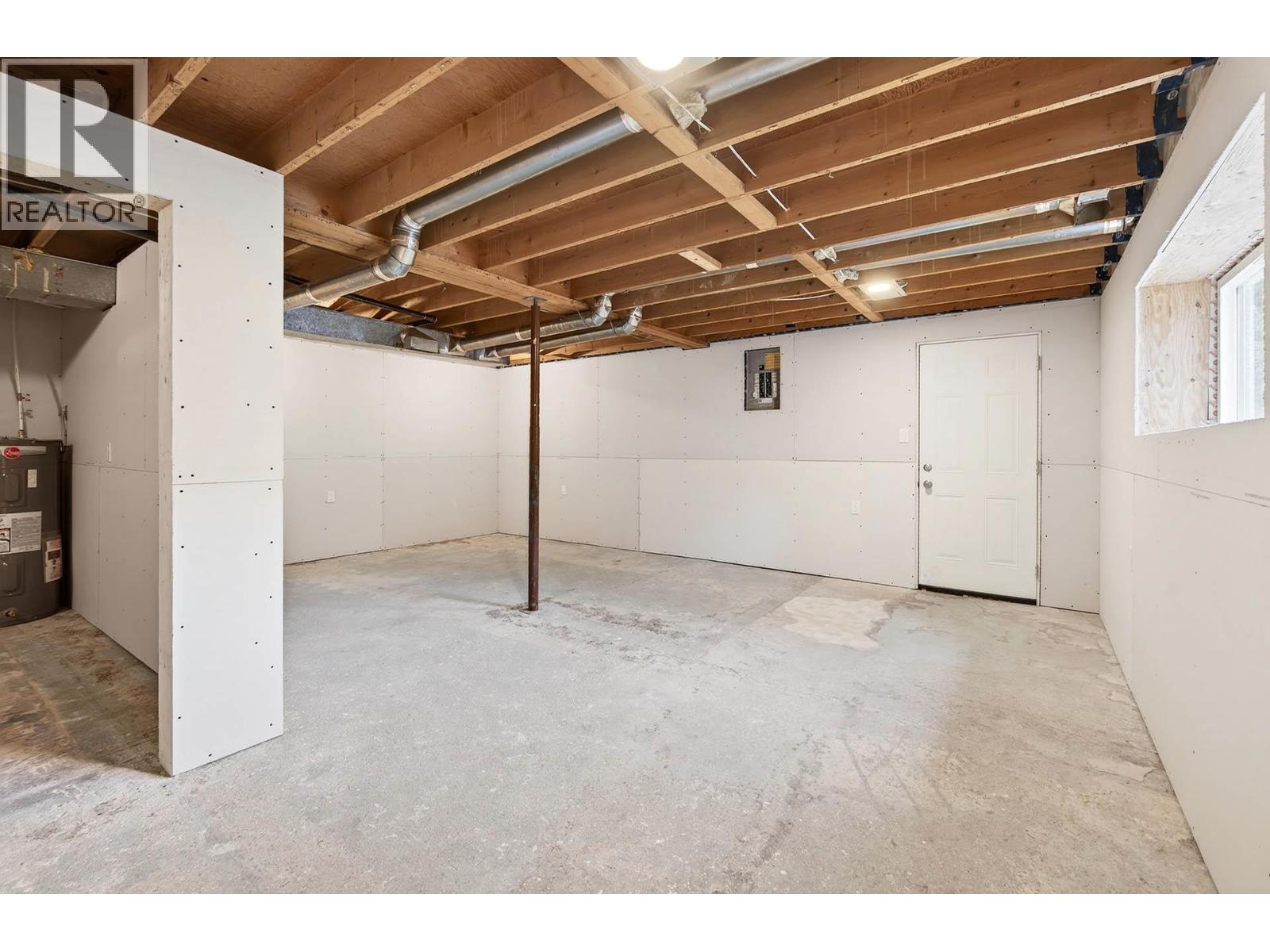 1297 THOMPSON DRIVE - 15