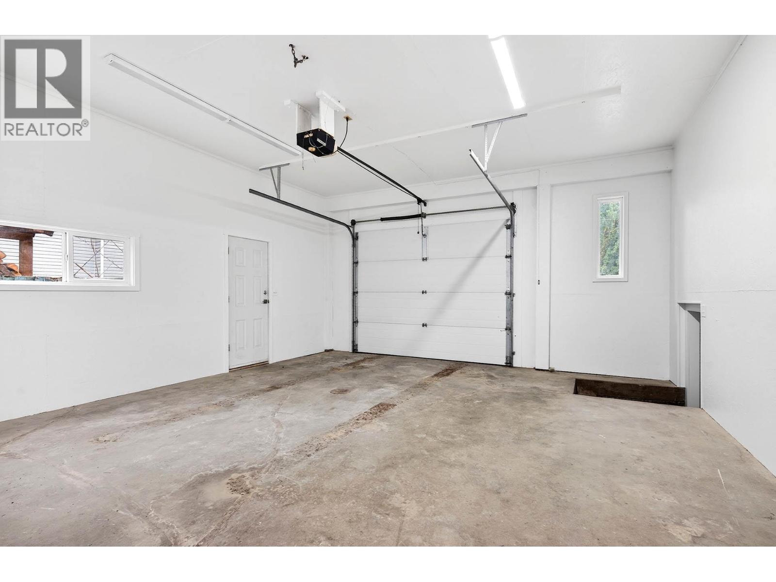 1297 THOMPSON DRIVE - 25