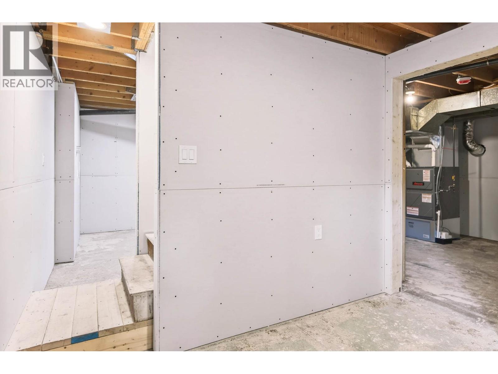 1297 THOMPSON DRIVE - 13