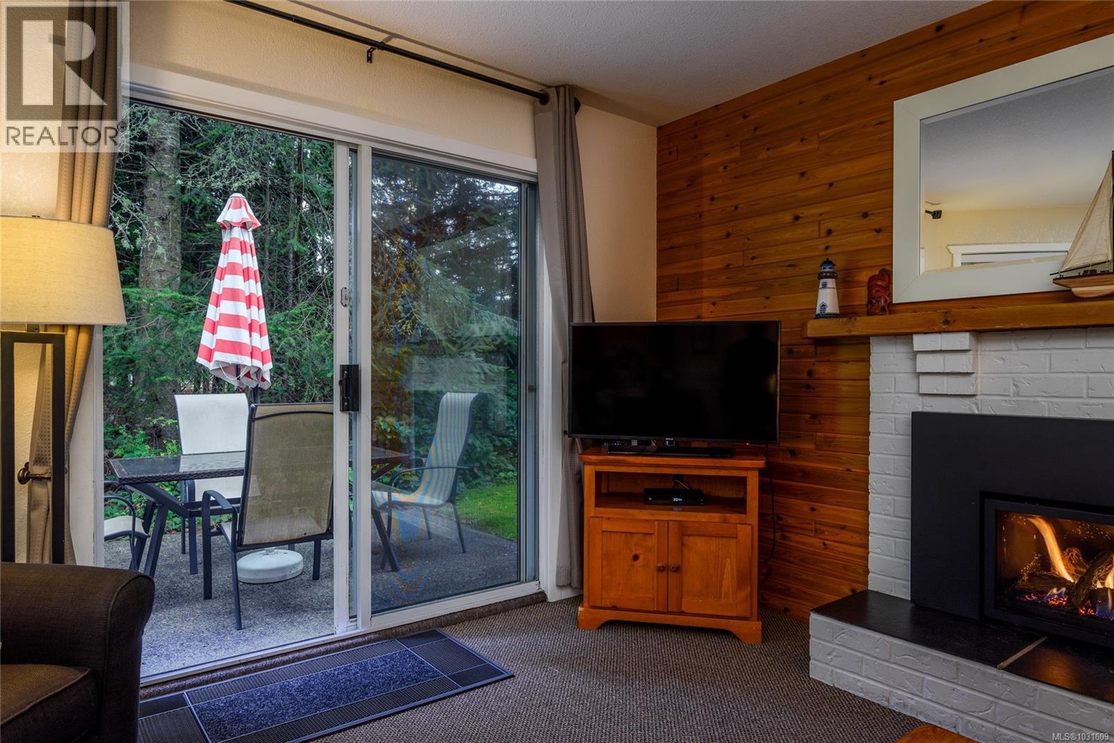 68 1051 RESORT Dr, Parksville