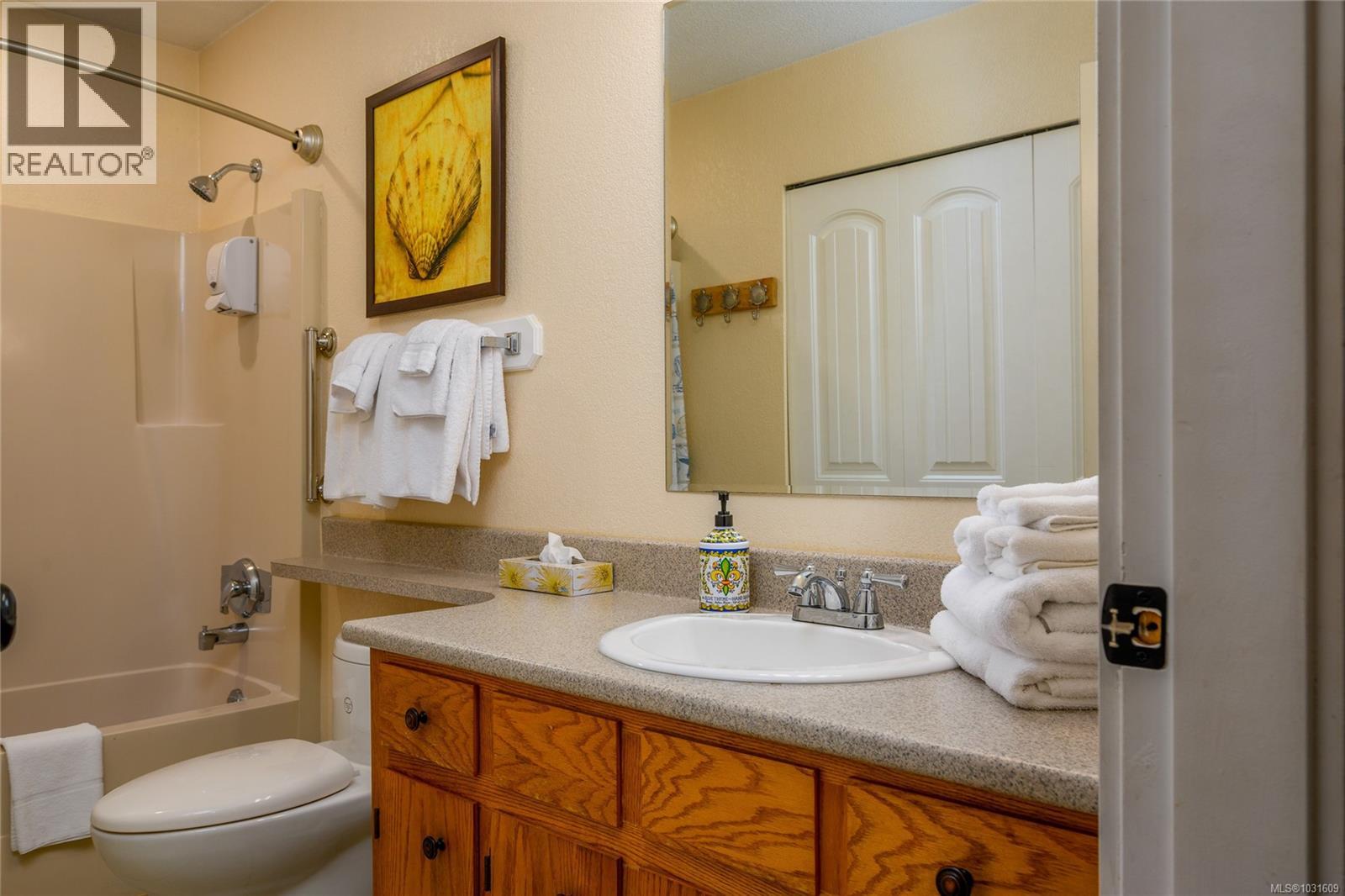 68 1051 RESORT Dr, Parksville