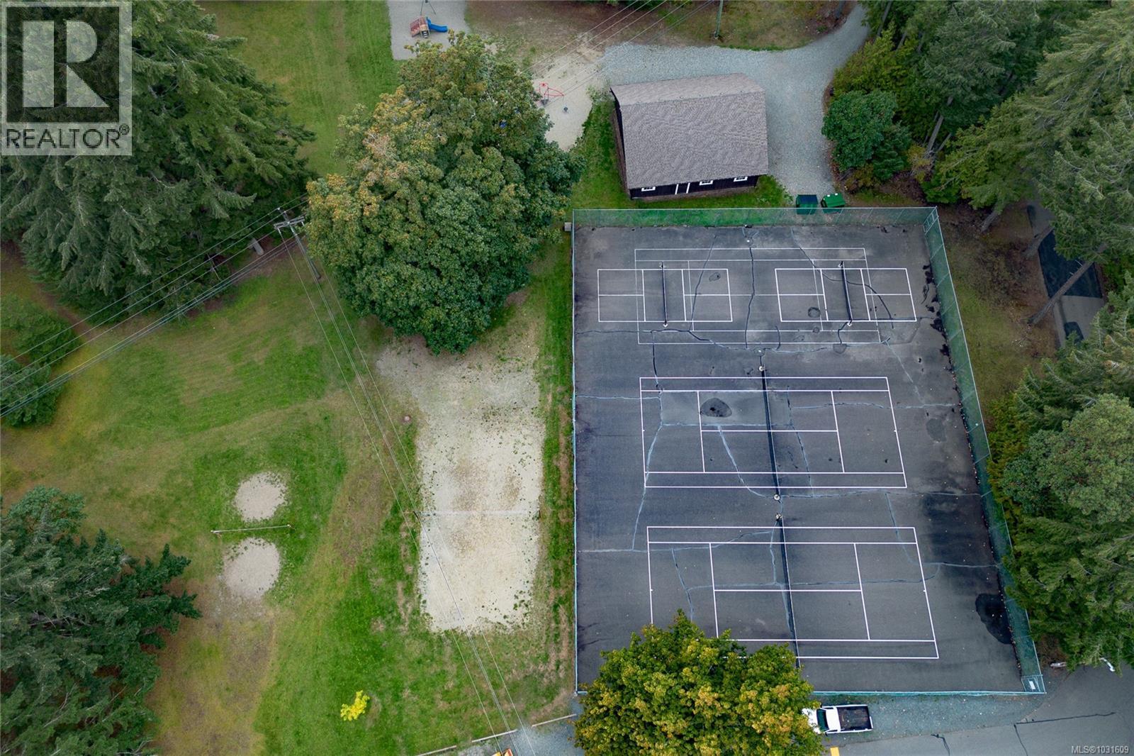 68 1051 RESORT Dr, Parksville