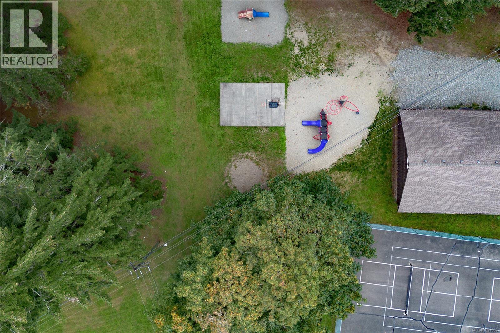 68 1051 RESORT Dr, Parksville