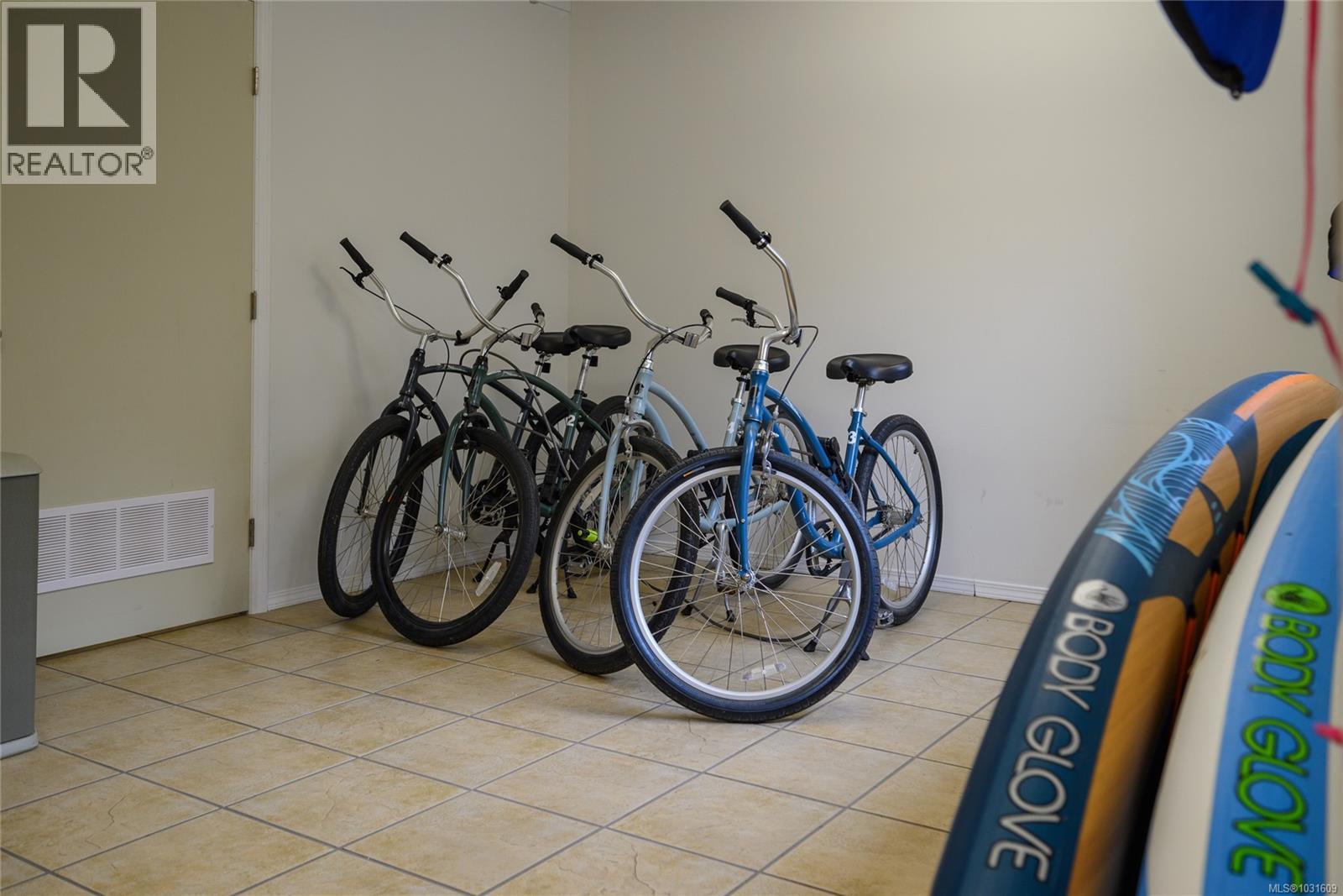 68 1051 RESORT Dr, Parksville