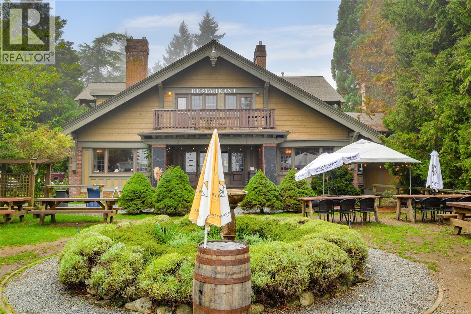 68 1051 RESORT Dr, Parksville