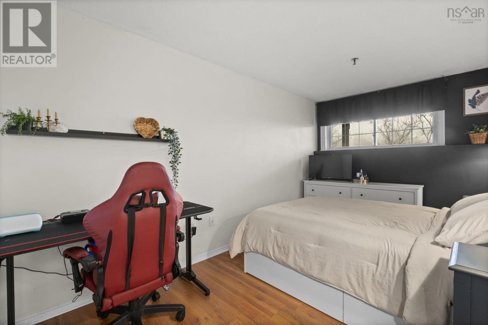 #115 79 COLLINS GROVE - 18