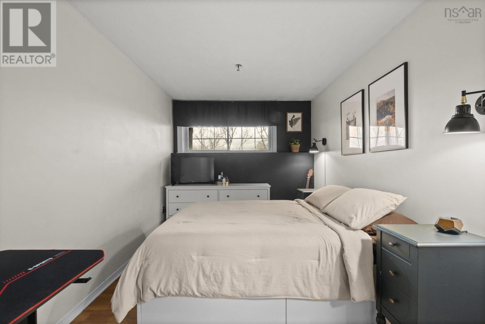 #115 79 COLLINS GROVE - 19