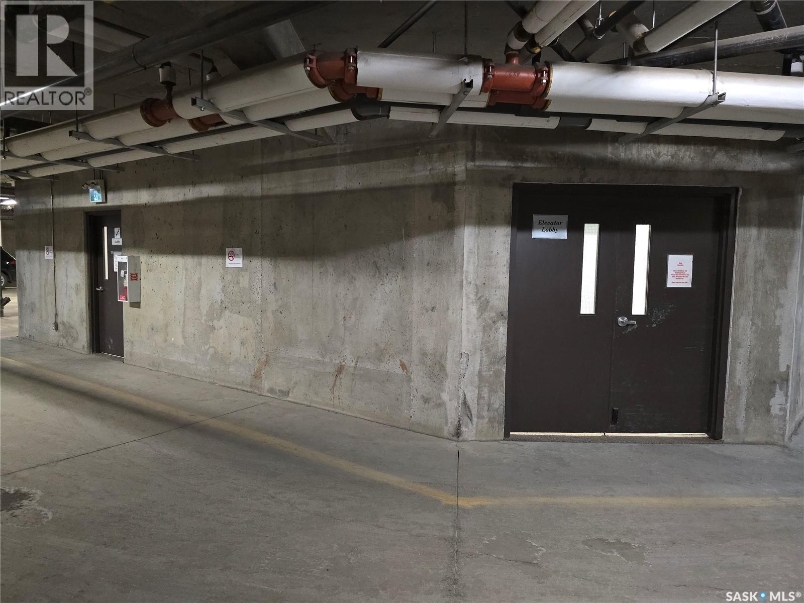 #120 5301 UNIVERSAL CRESCENT - 34