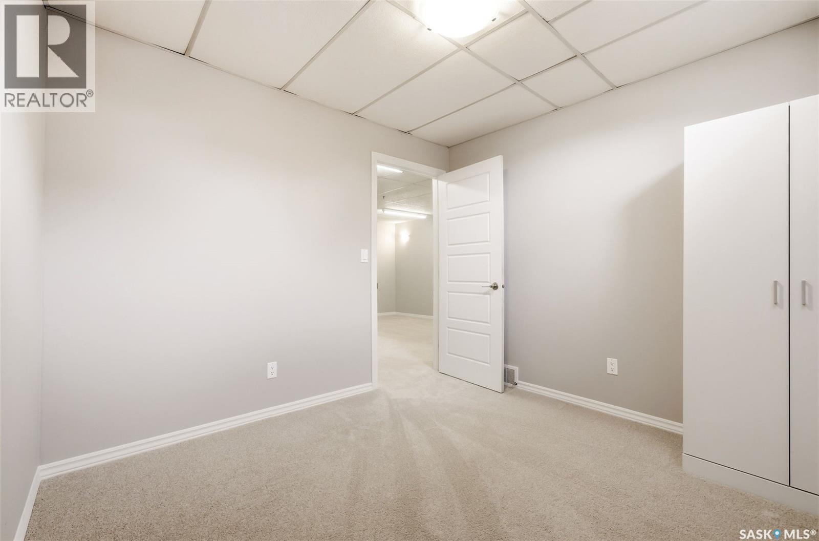 2102 CUNNING CRESCENT - 30