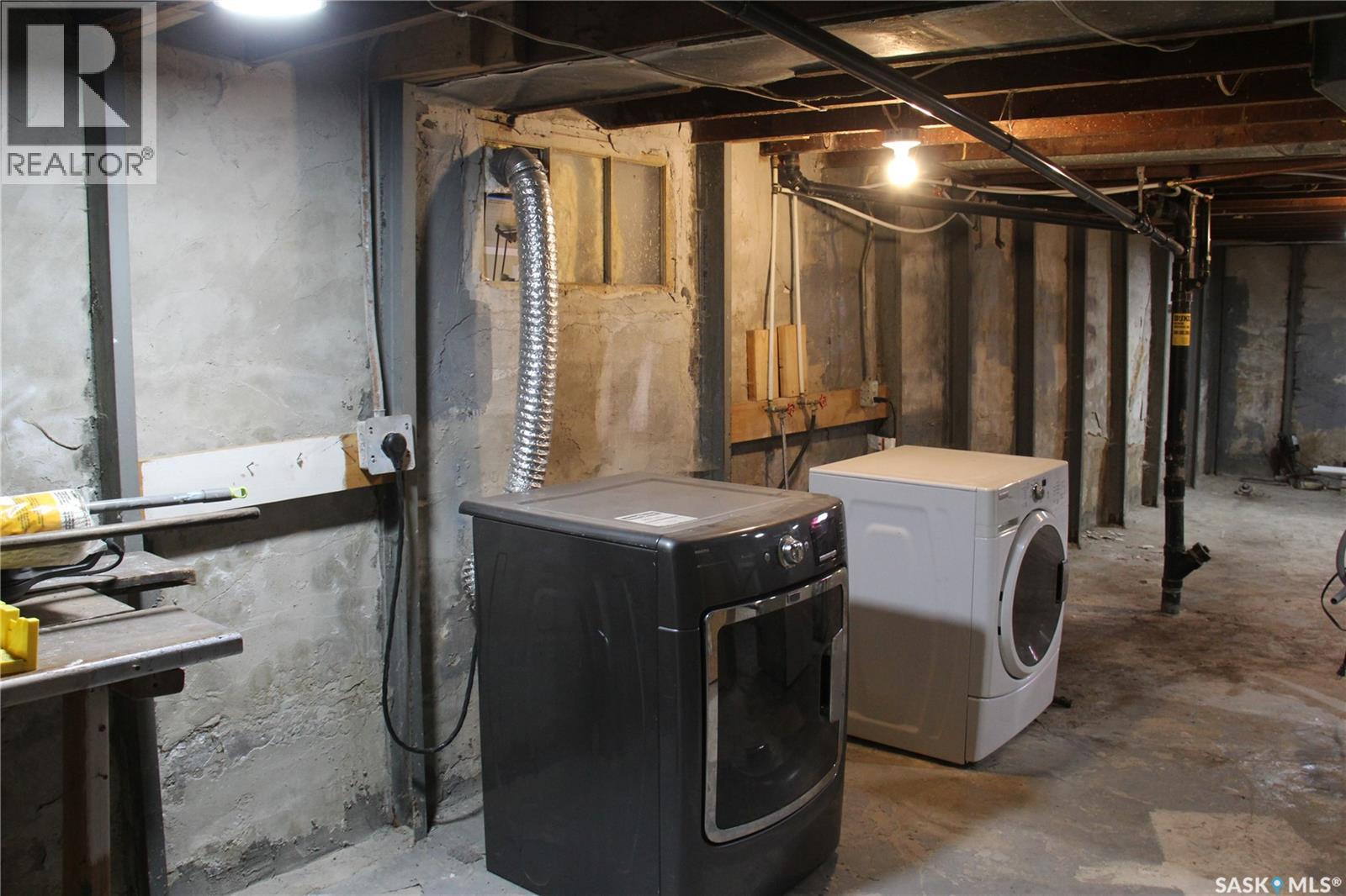 3007 DEWDNEY AVENUE - 36