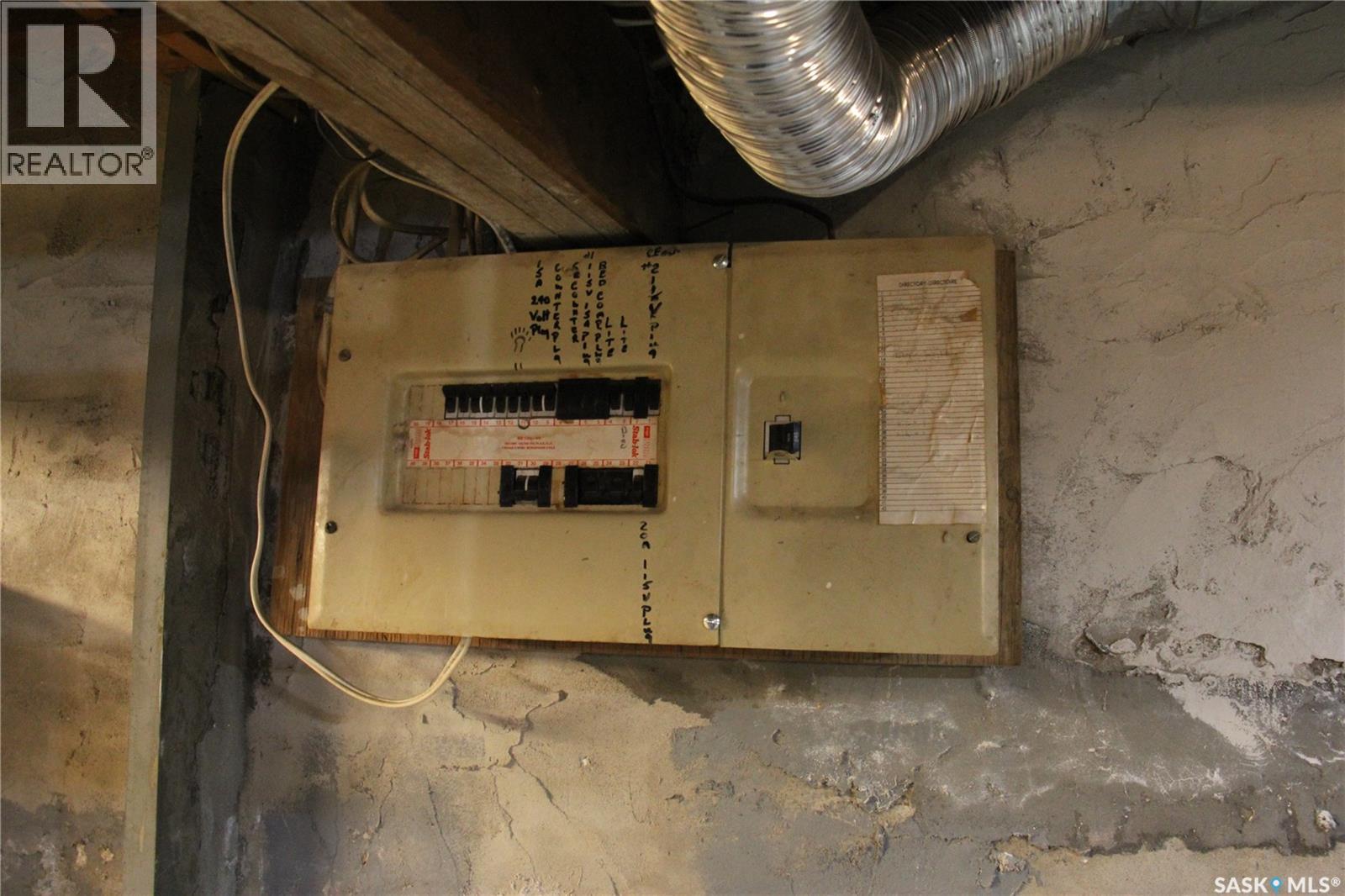 3007 DEWDNEY AVENUE - 37