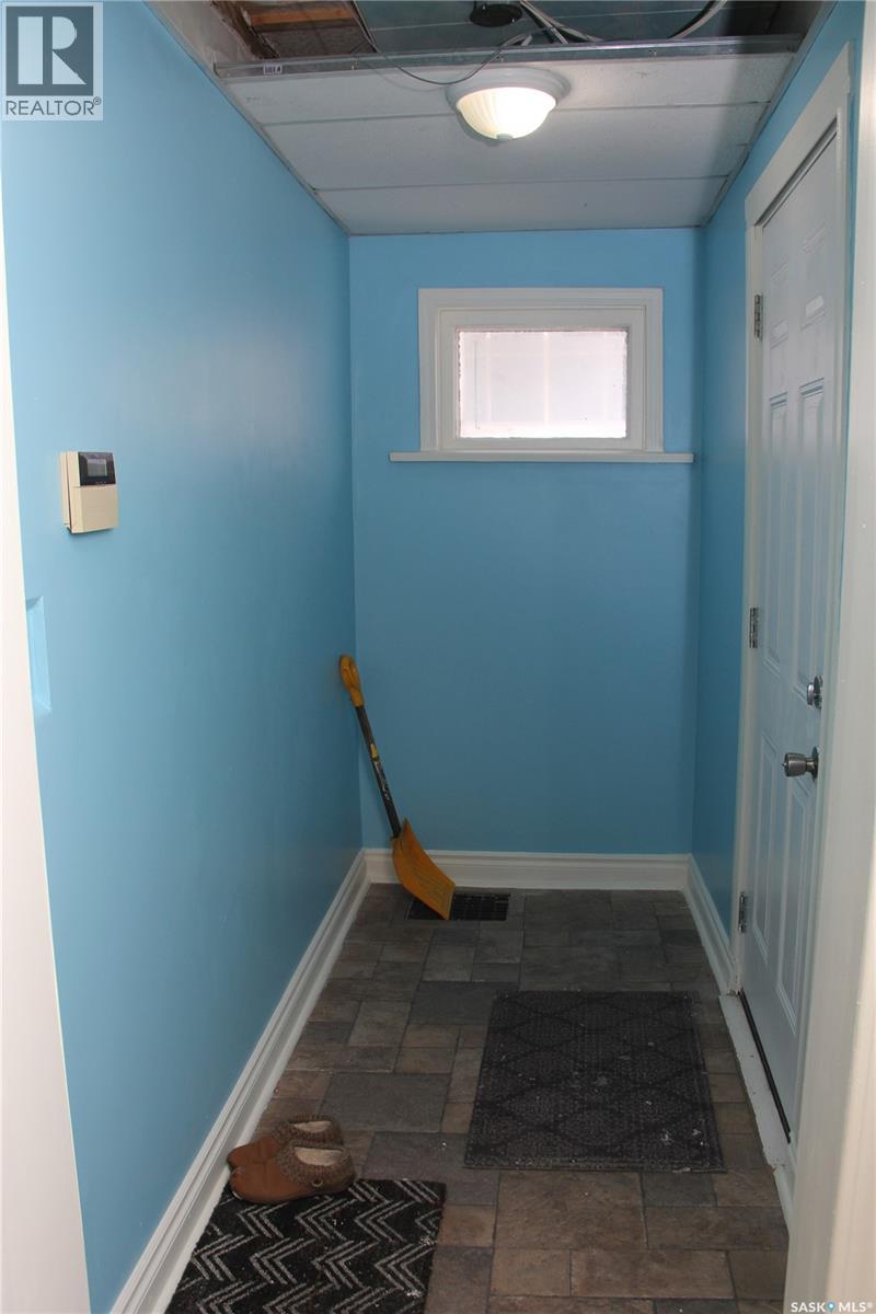 3007 DEWDNEY AVENUE - 7