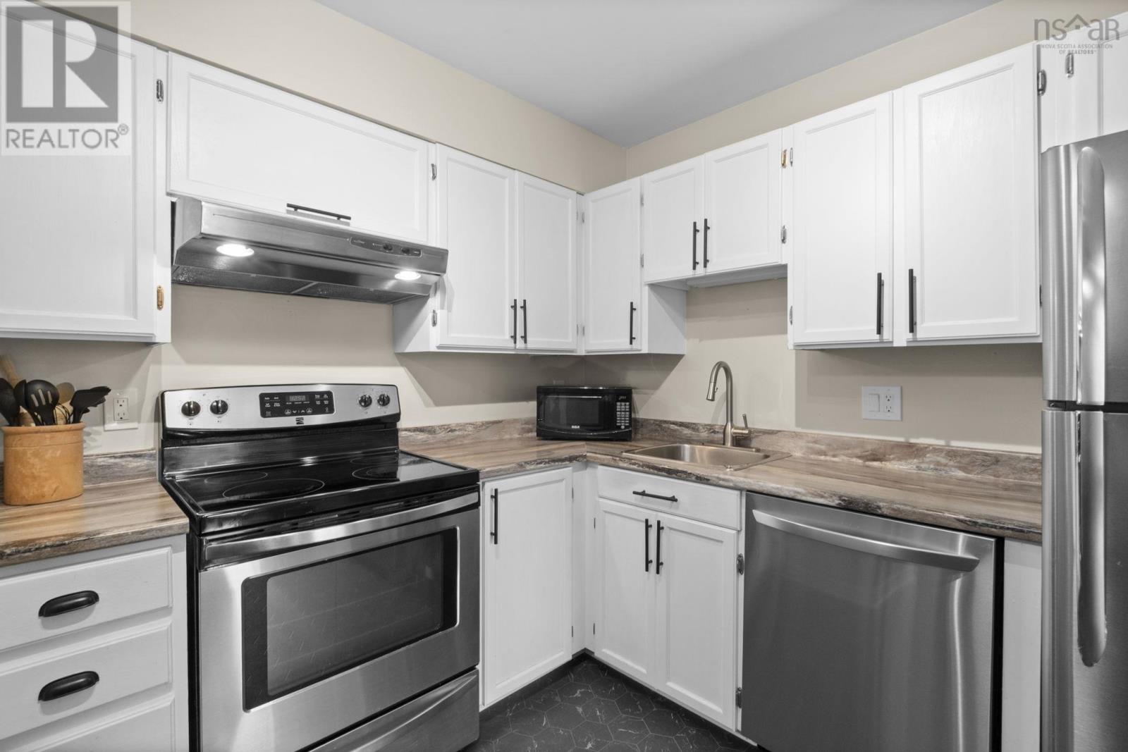 #115 79 COLLINS GROVE - 12