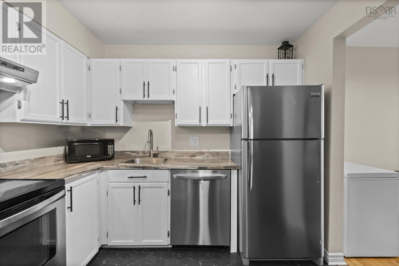 #115 79 COLLINS GROVE - 14