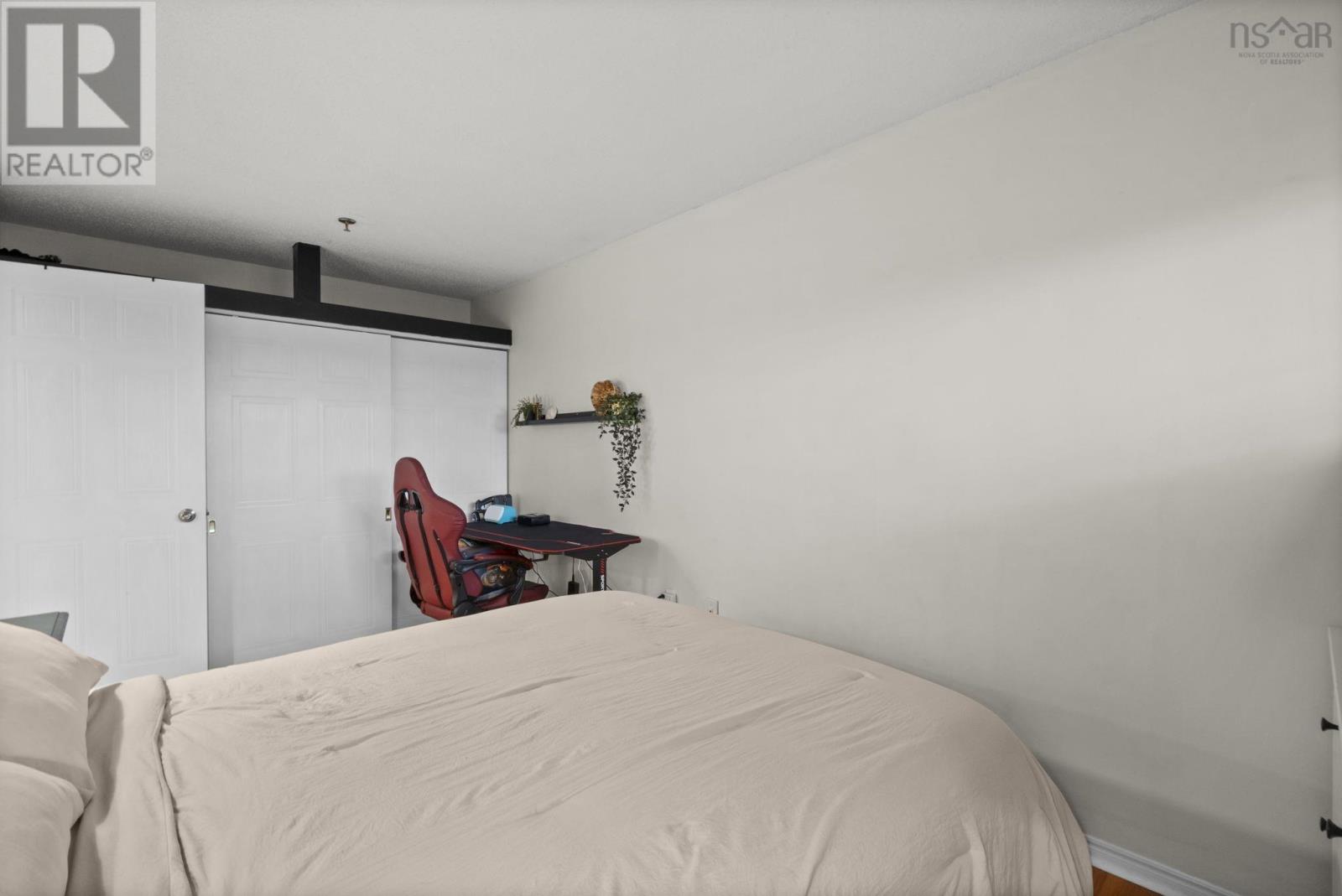 #115 79 COLLINS GROVE - 21