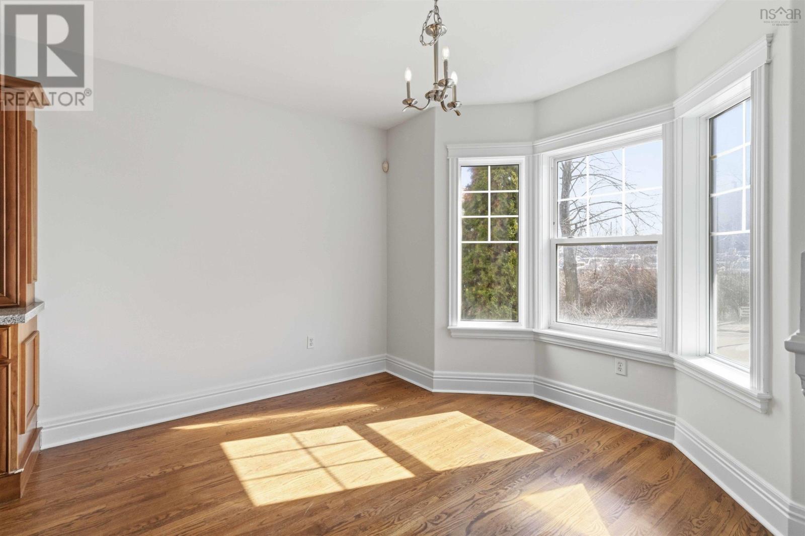 Property 22 of 42 of 24 KING Street