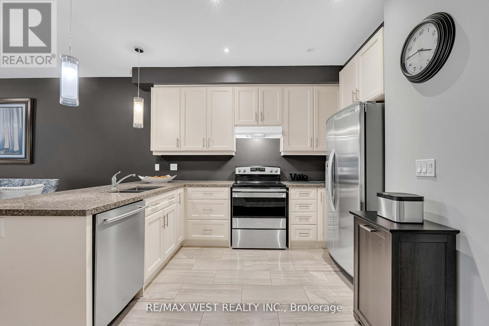39 GILROY COURT - 12