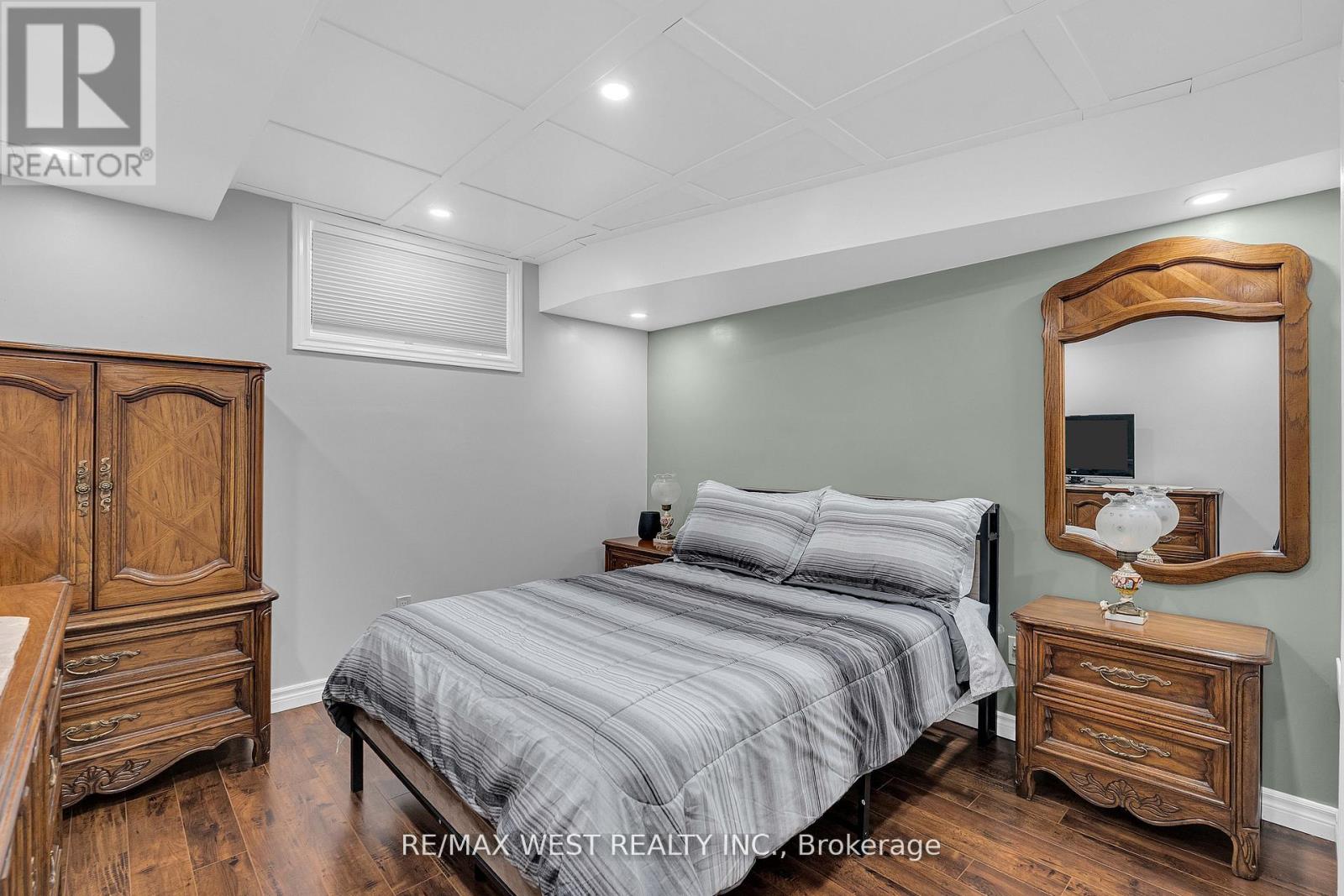 39 GILROY COURT - 35
