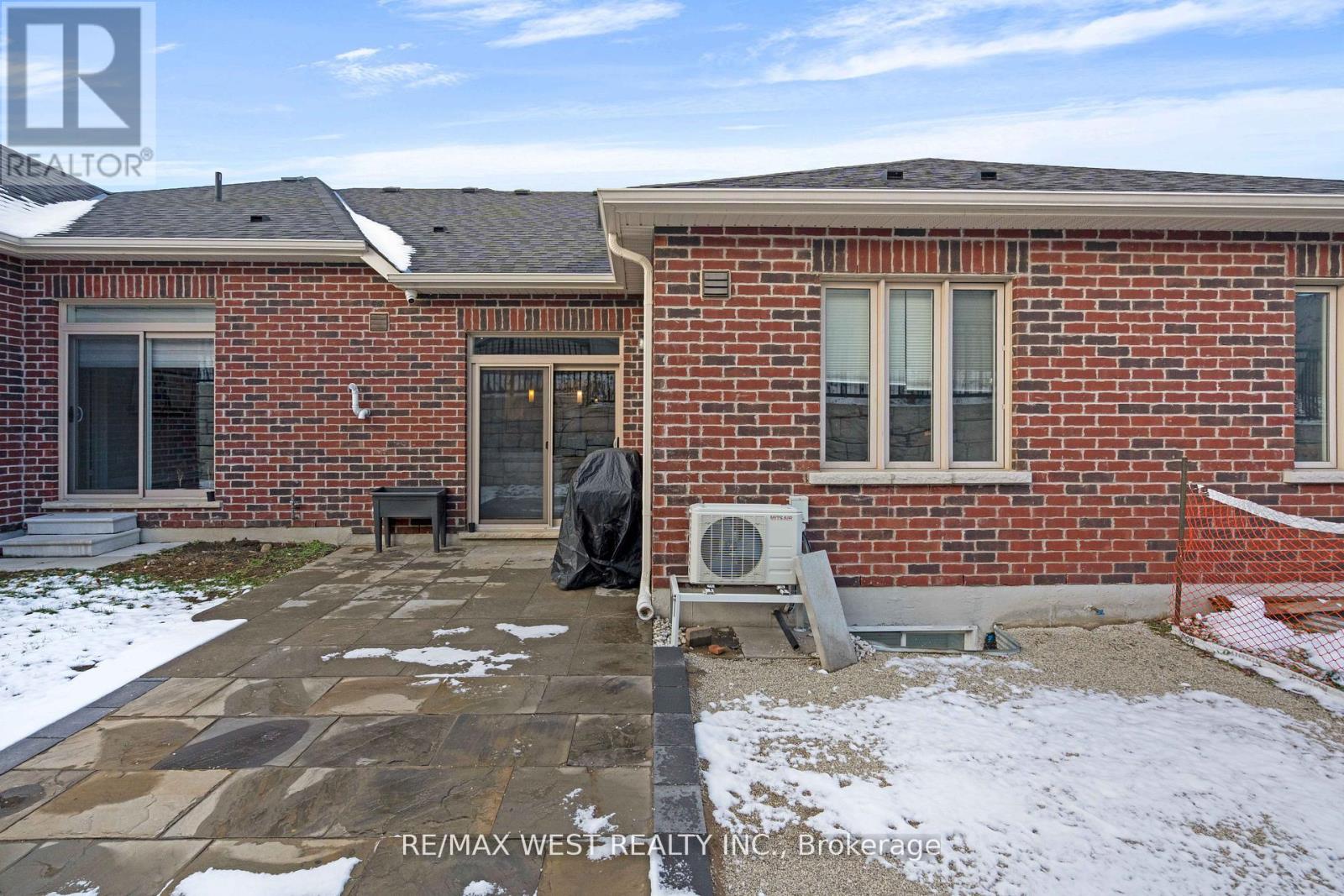 39 GILROY COURT - 42