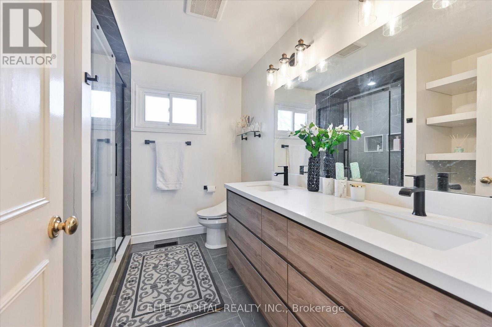 54 BAUER CRESCENT - 20