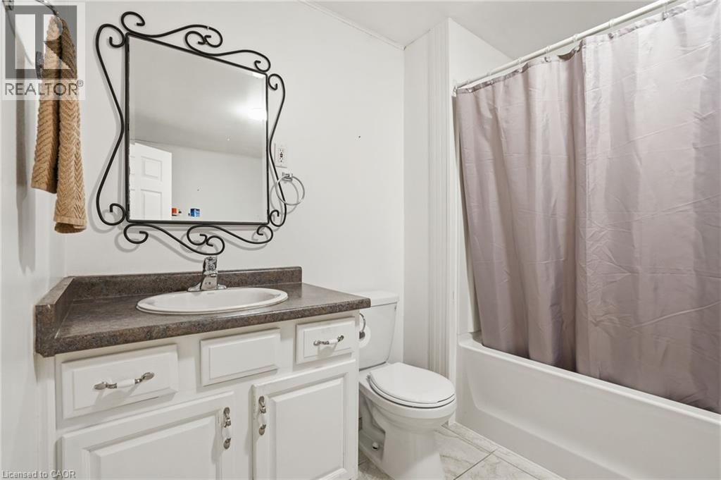 19B DUNDAS Street W - 25