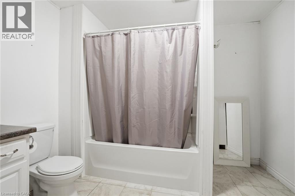 19B DUNDAS Street W - 26