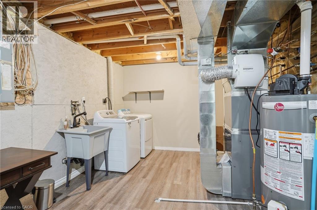 19B DUNDAS Street W - 27