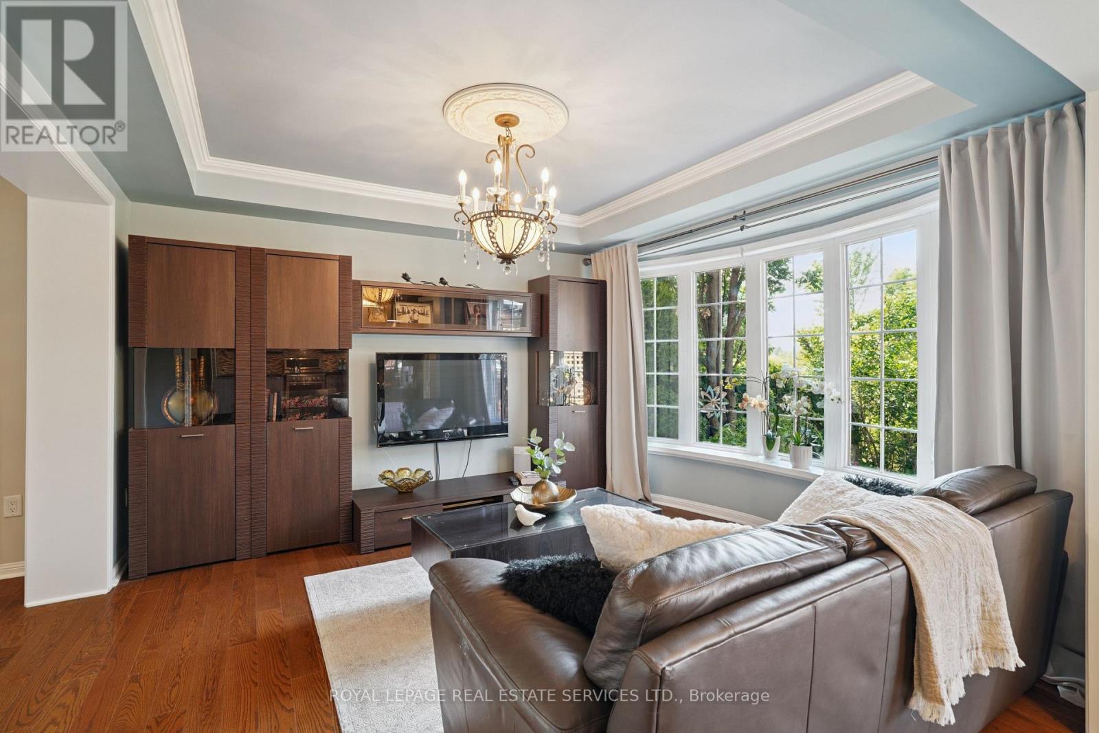641 SYMONS CROSS - 10