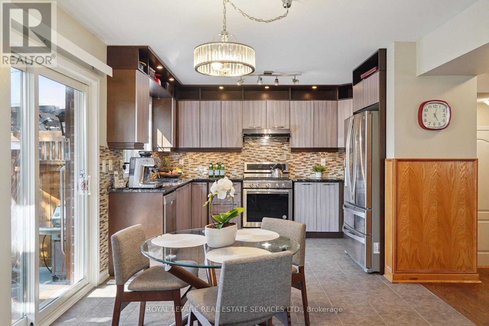 641 SYMONS CROSS - 11